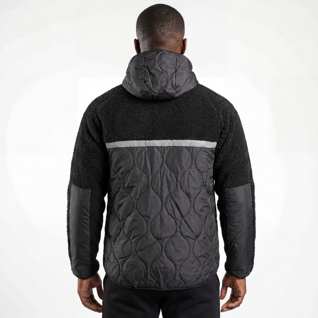 Herren-Winter-Outdoor-Kapuzenjacke mit gebondetem Sherpa-Steppeinsatz und reflektierendem Besatz