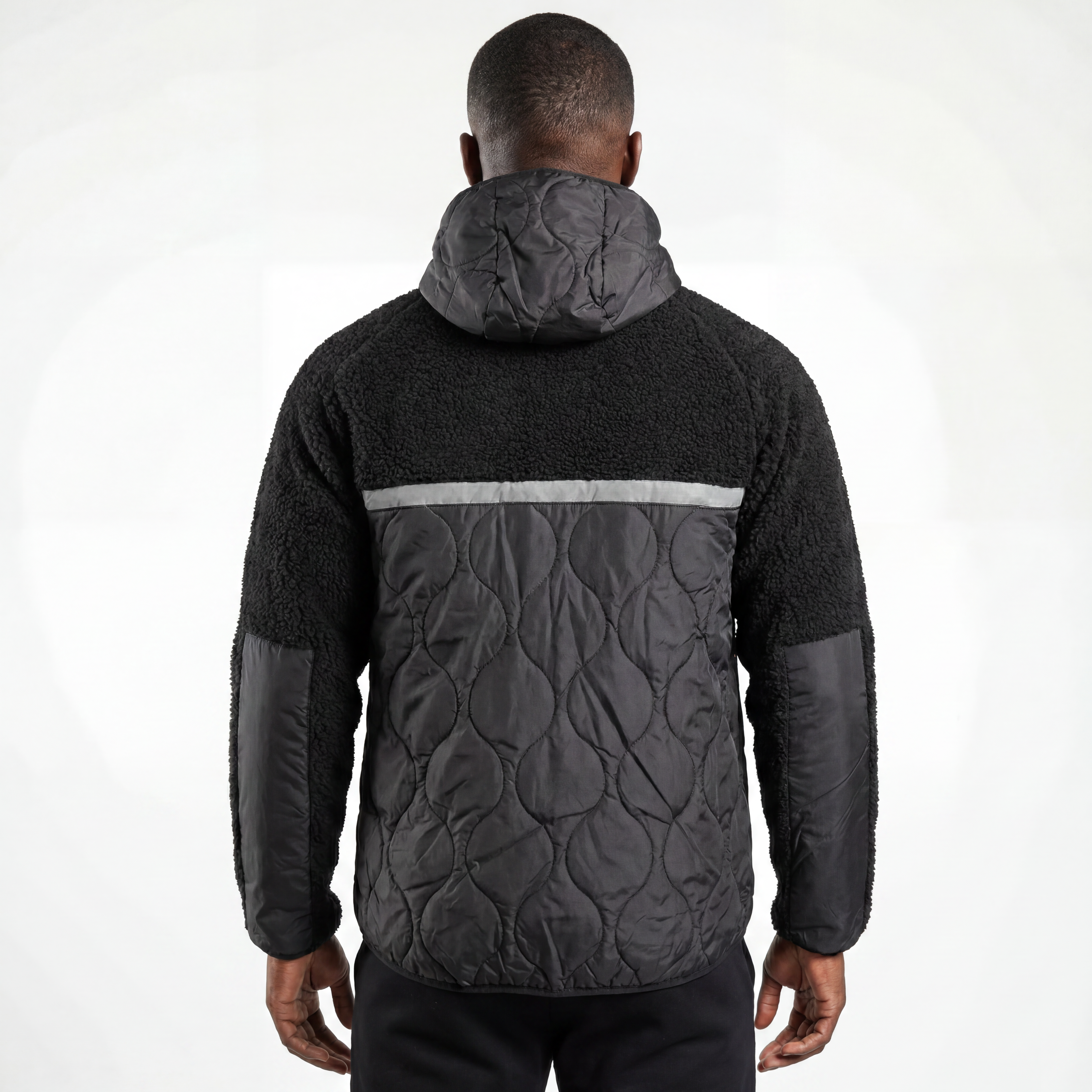 Herren-Winter-Outdoor-Kapuzenjacke mit gebondetem Sherpa-Steppeinsatz und reflektierendem Besatz