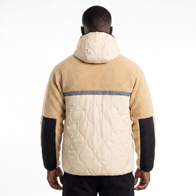 Herren-Winter-Outdoor-Kapuzenjacke mit gebondetem Sherpa-Steppeinsatz und reflektierendem Besatz