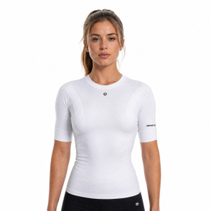 ENGINEERED PERFORMANCE Damen-Kurzarmoberteile