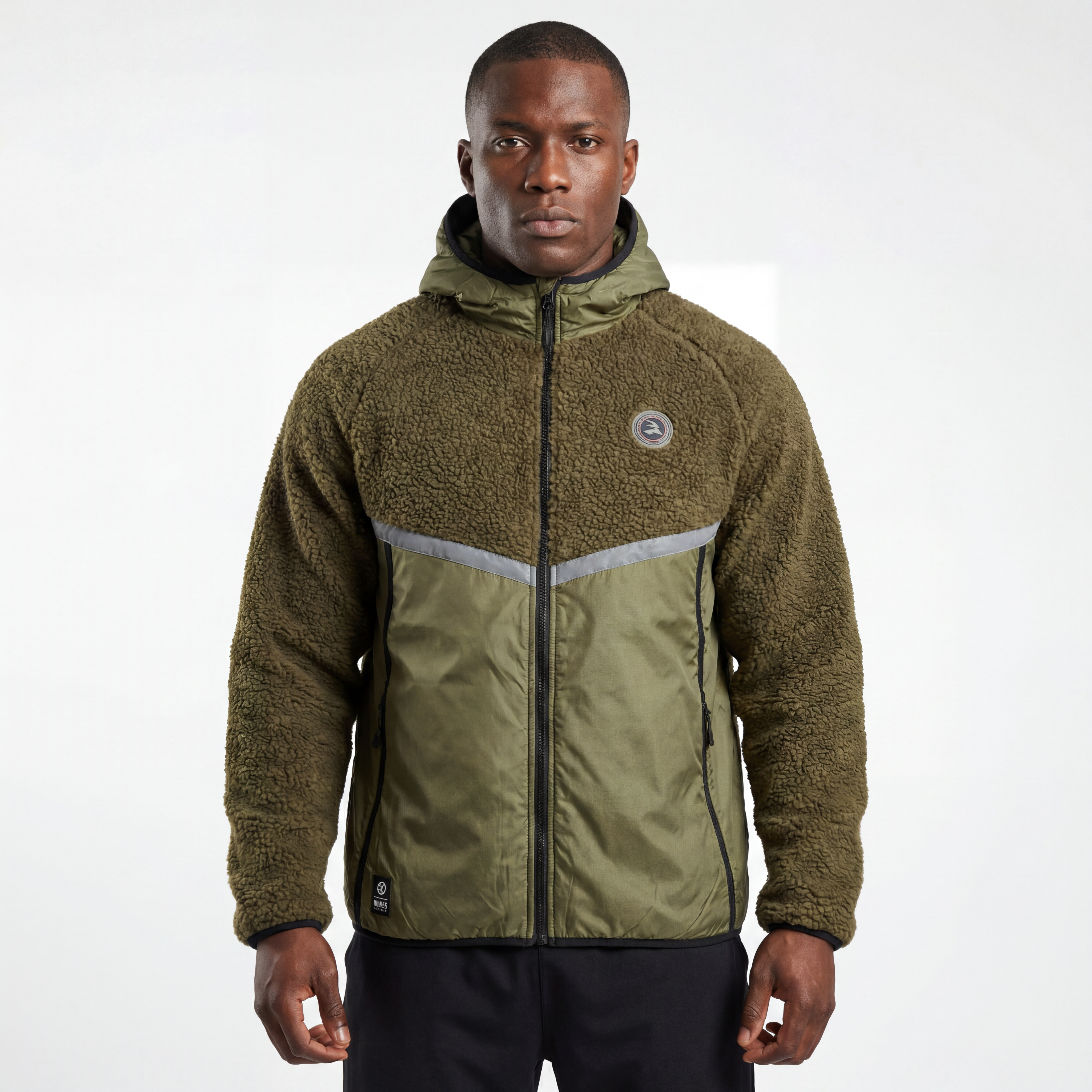 Herren-Winter-Outdoor-Kapuzenjacke mit gebondetem Sherpa-Steppeinsatz und reflektierendem Besatz